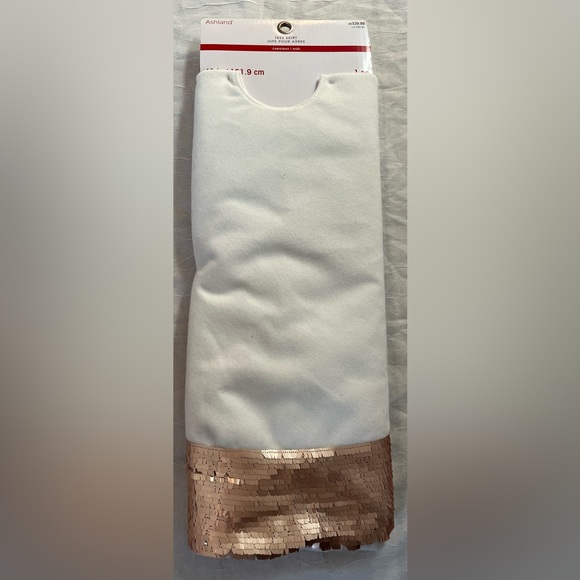 Ashland Christmas Tree Skirt - Picture 2 of 4